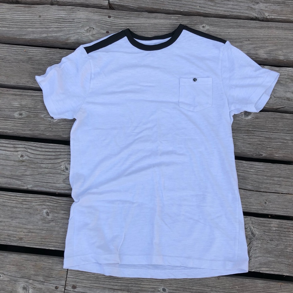 Ringer tee with a snap pocket